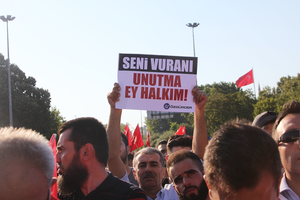 Darbe Kalkışması İstanbul'da Protesto Edildi 22
