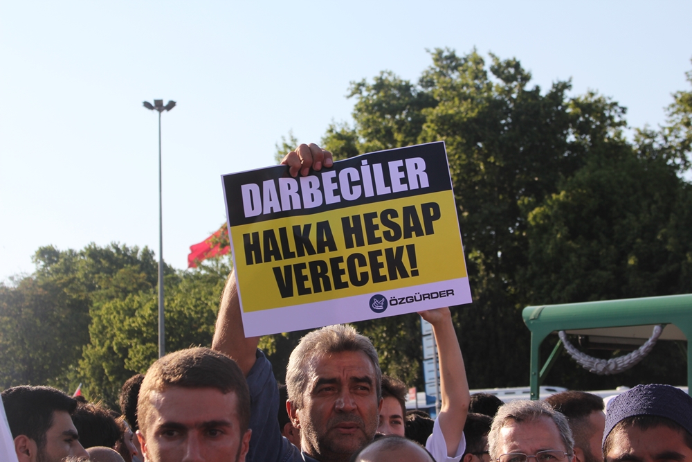 Darbe Kalkışması İstanbul'da Protesto Edildi 23