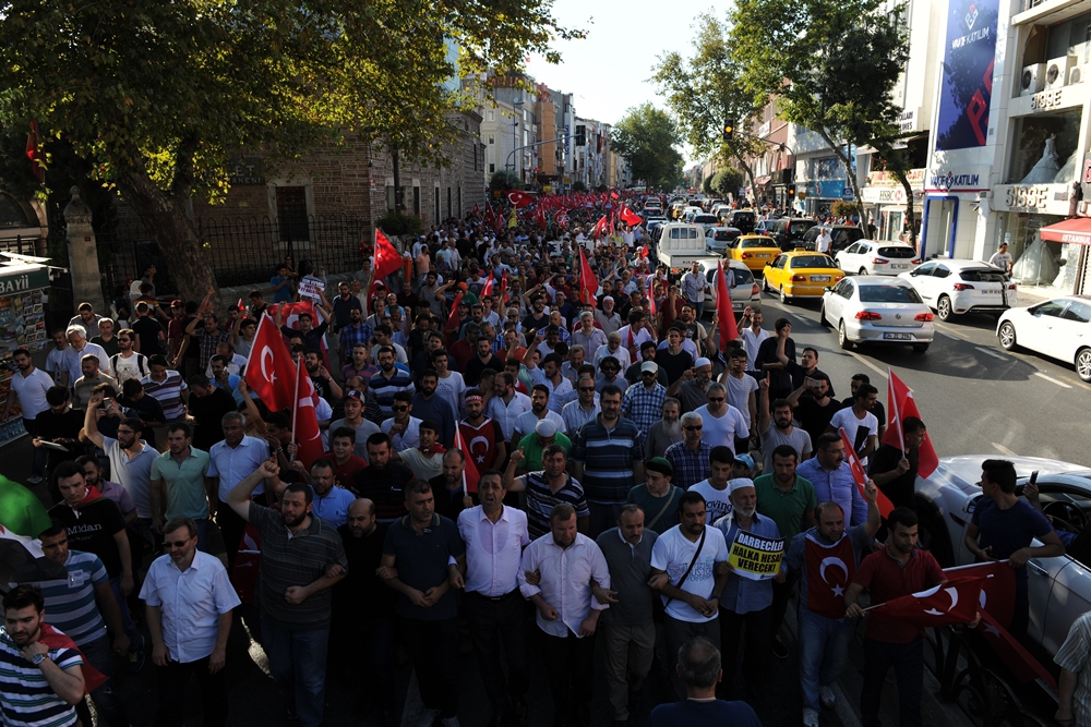 Darbe Kalkışması İstanbul'da Protesto Edildi 5