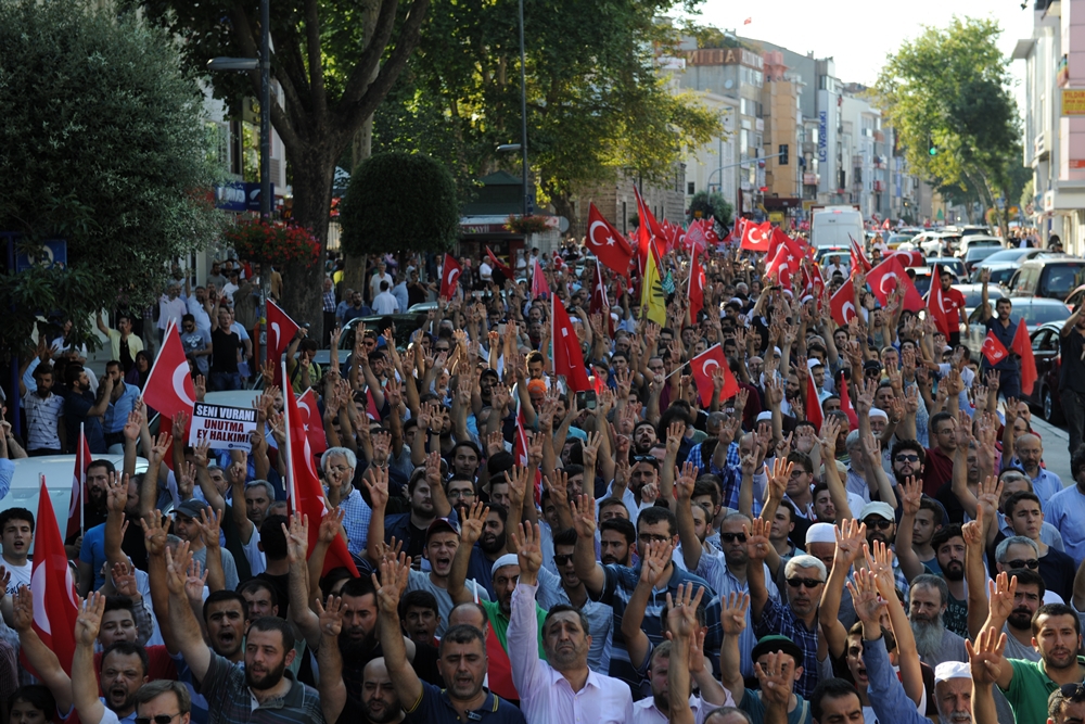 Darbe Kalkışması İstanbul'da Protesto Edildi 6
