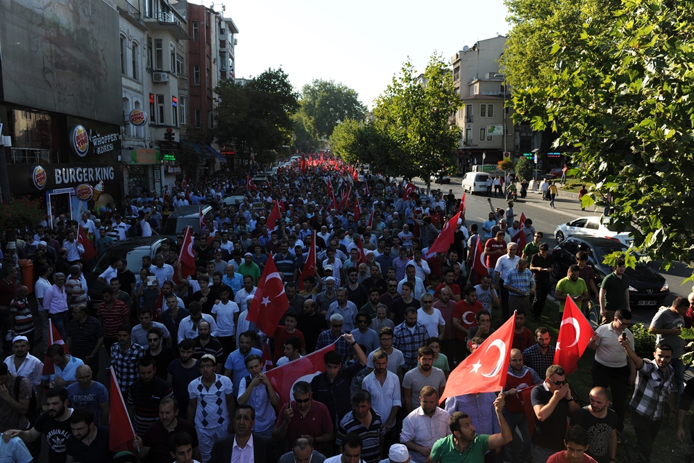 Darbe Kalkışması İstanbul'da Protesto Edildi 7