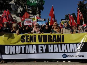 Darbe Kalkışması İstanbul'da Protesto Edildi