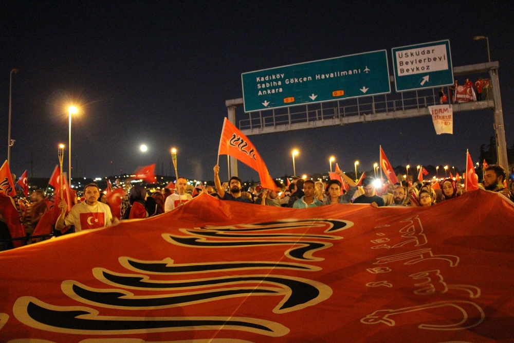 Darbeye Karşı Boğaziçi Köprüsü'ne Yüründü 3