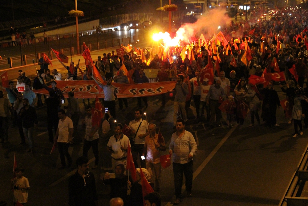 Darbeye Karşı Boğaziçi Köprüsü'ne Yüründü 7