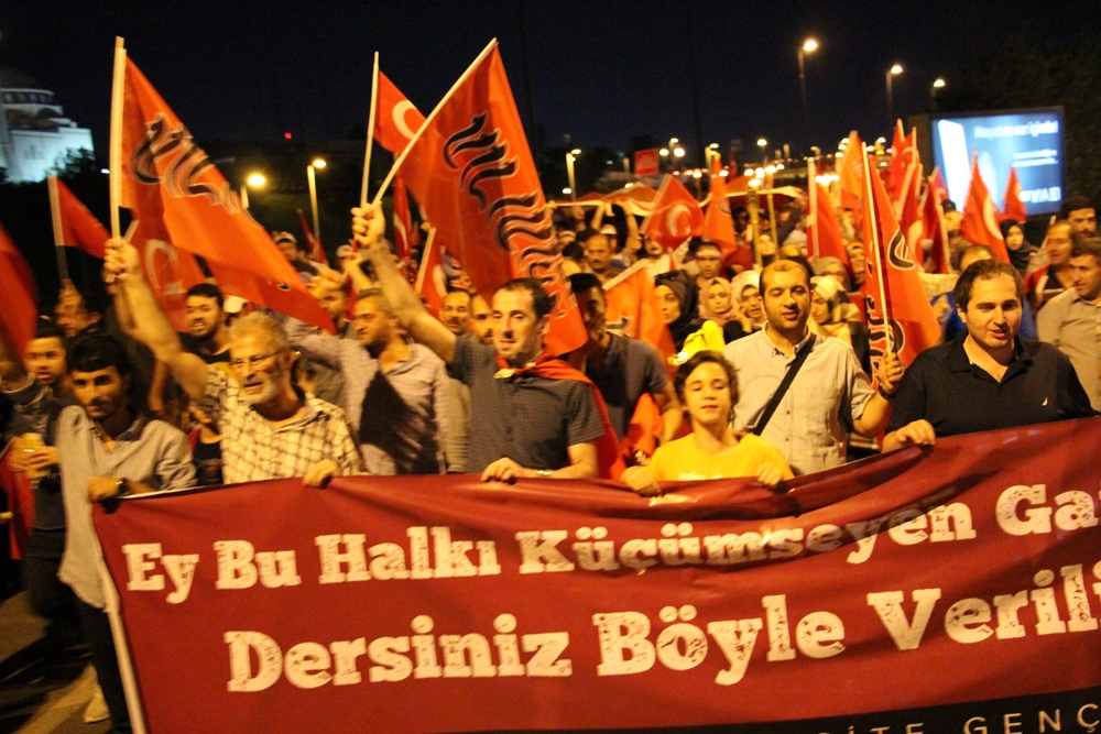 Darbeye Karşı Boğaziçi Köprüsü'ne Yüründü 9