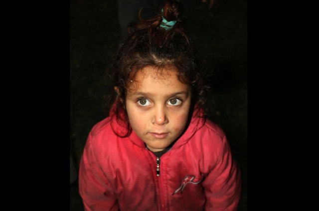 Kaldırımda Uyuyan Minik Suriyeli Çocuk Suad 15