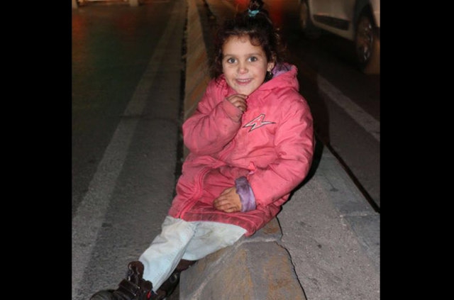 Kaldırımda Uyuyan Minik Suriyeli Çocuk Suad 2