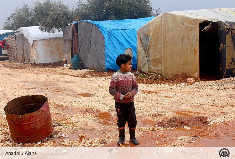 Suriye’deki Çadır Kentlerde Kış Zor Geçiyor! 1