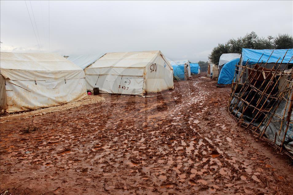 Suriye’deki Çadır Kentlerde Kış Zor Geçiyor! 11