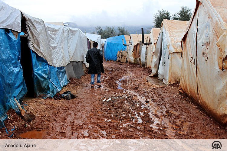 Suriye’deki Çadır Kentlerde Kış Zor Geçiyor! 2