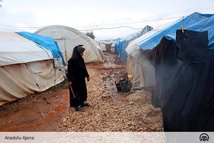 Suriye’deki Çadır Kentlerde Kış Zor Geçiyor! 3