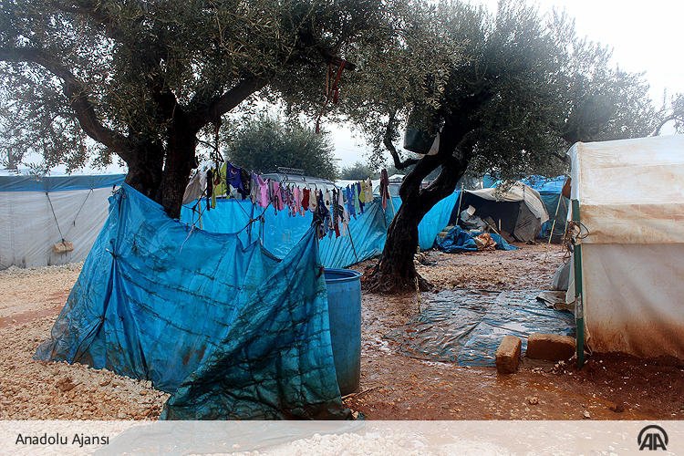 Suriye’deki Çadır Kentlerde Kış Zor Geçiyor! 4