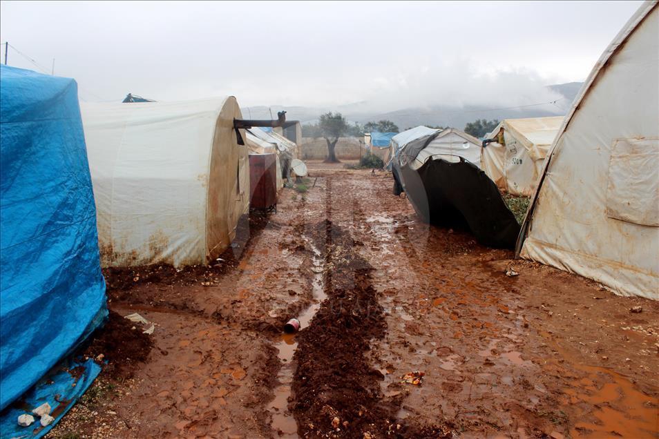 Suriye’deki Çadır Kentlerde Kış Zor Geçiyor! 6