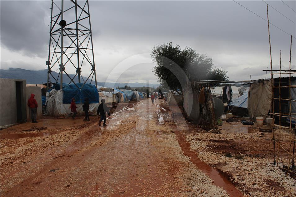 Suriye’deki Çadır Kentlerde Kış Zor Geçiyor! 7