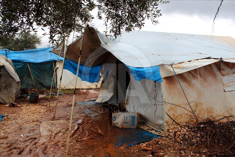 Suriye’deki Çadır Kentlerde Kış Zor Geçiyor! 9