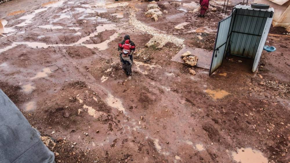 İdlib'de sağanak: Çadır kamplar su altında kaldı 10