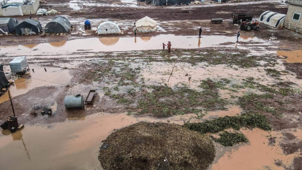 İdlib'de sağanak: Çadır kamplar su altında kaldı 9