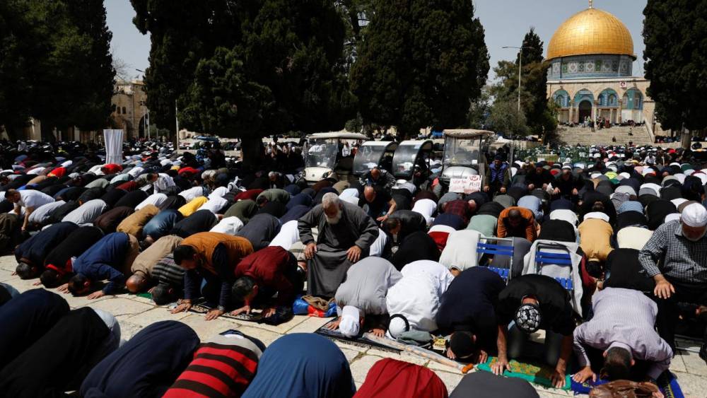 130 bin kişi Cuma namazını Mescidi Aksa'da eda etti 13