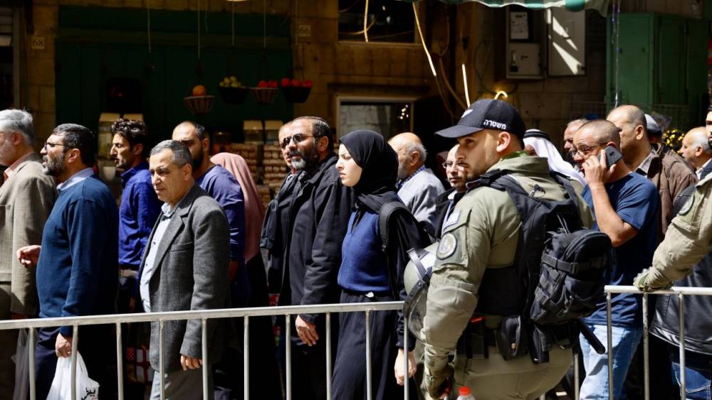 130 bin kişi Cuma namazını Mescidi Aksa'da eda etti 15