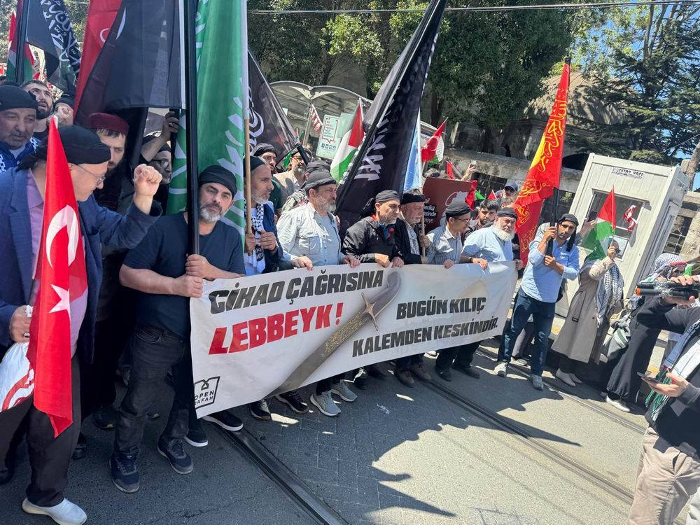 Onbinlerce Müslüman Gazze için Ayasofya'ya akın etti 11