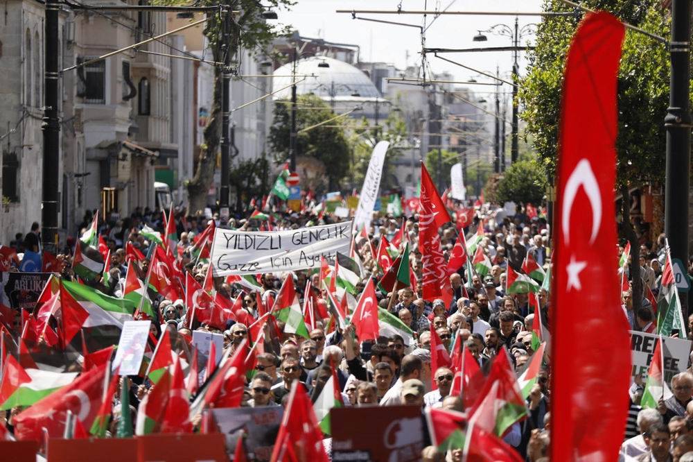 Onbinlerce Müslüman Gazze için Ayasofya'ya akın etti 13