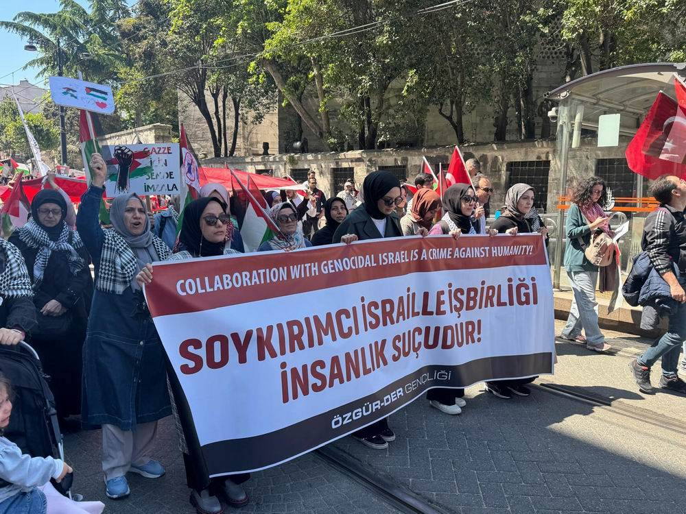 Onbinlerce Müslüman Gazze için Ayasofya'ya akın etti 15