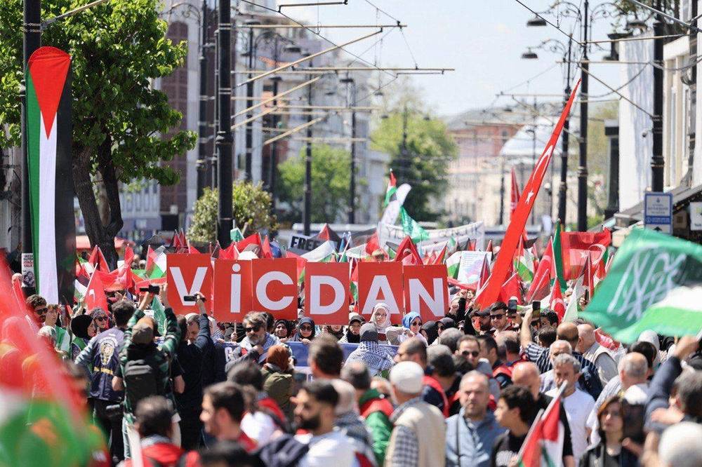 Onbinlerce Müslüman Gazze için Ayasofya'ya akın etti 16