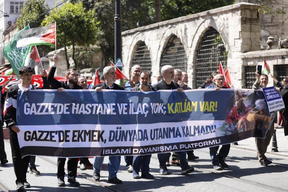 Onbinlerce Müslüman Gazze için Ayasofya'ya akın etti 24