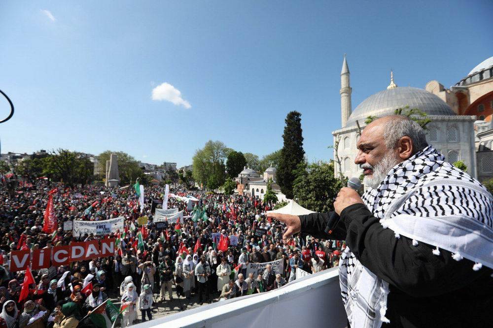 Onbinlerce Müslüman Gazze için Ayasofya'ya akın etti 25