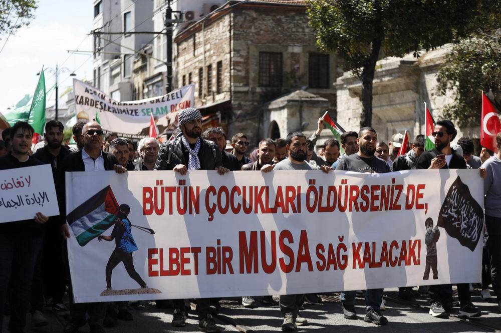 Onbinlerce Müslüman Gazze için Ayasofya'ya akın etti 26