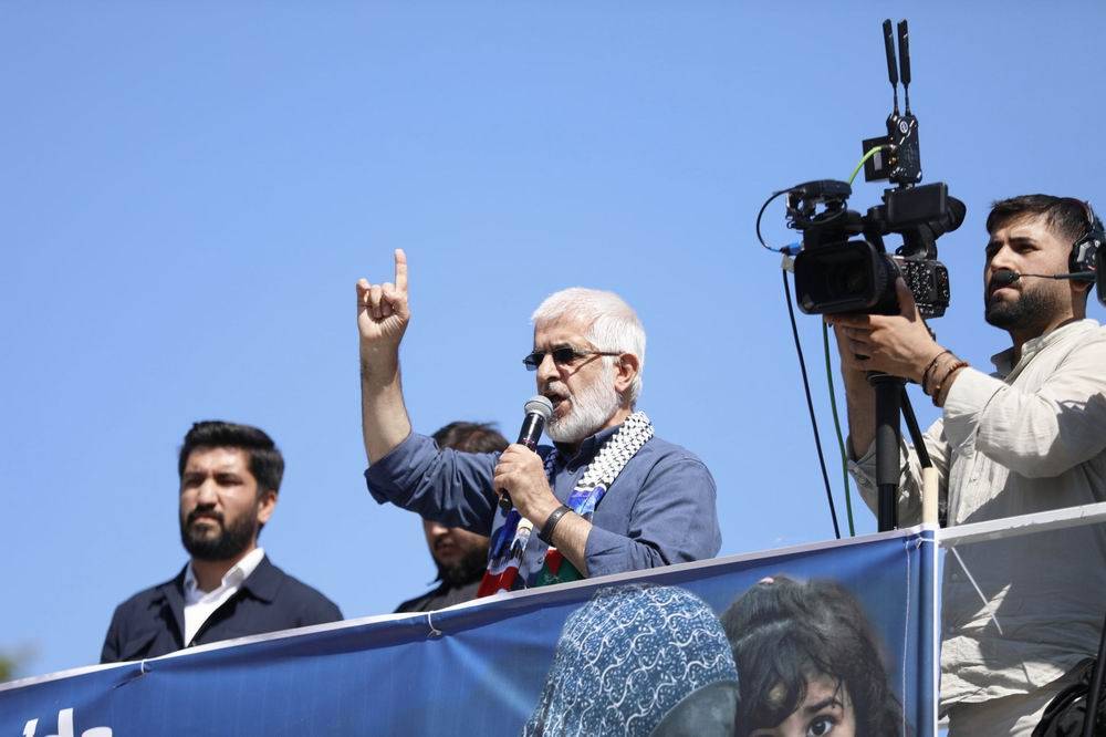 Onbinlerce Müslüman Gazze için Ayasofya'ya akın etti 27