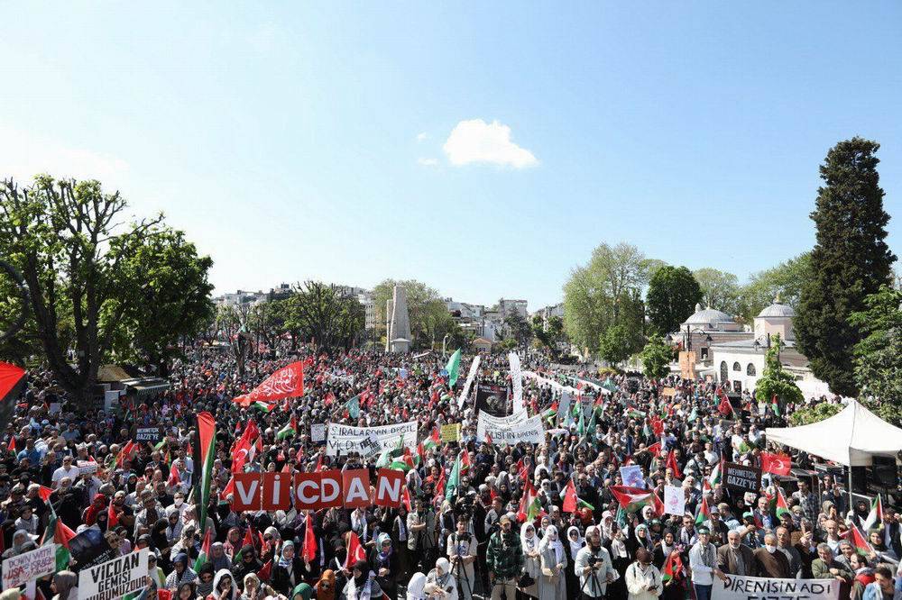 Onbinlerce Müslüman Gazze için Ayasofya'ya akın etti 28