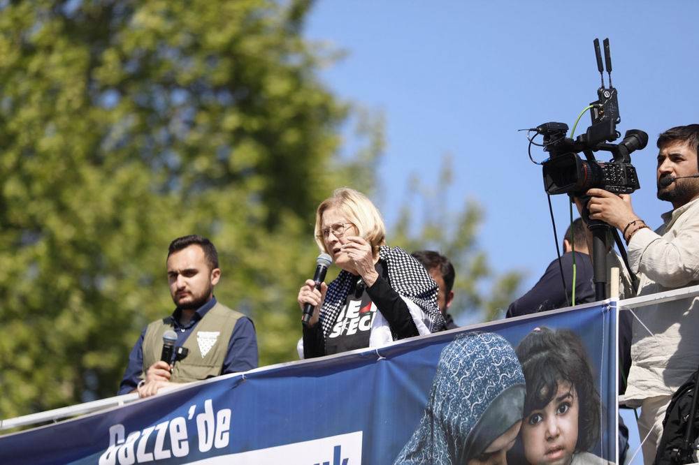 Onbinlerce Müslüman Gazze için Ayasofya'ya akın etti 29