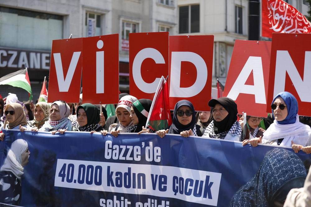 Onbinlerce Müslüman Gazze için Ayasofya'ya akın etti 6