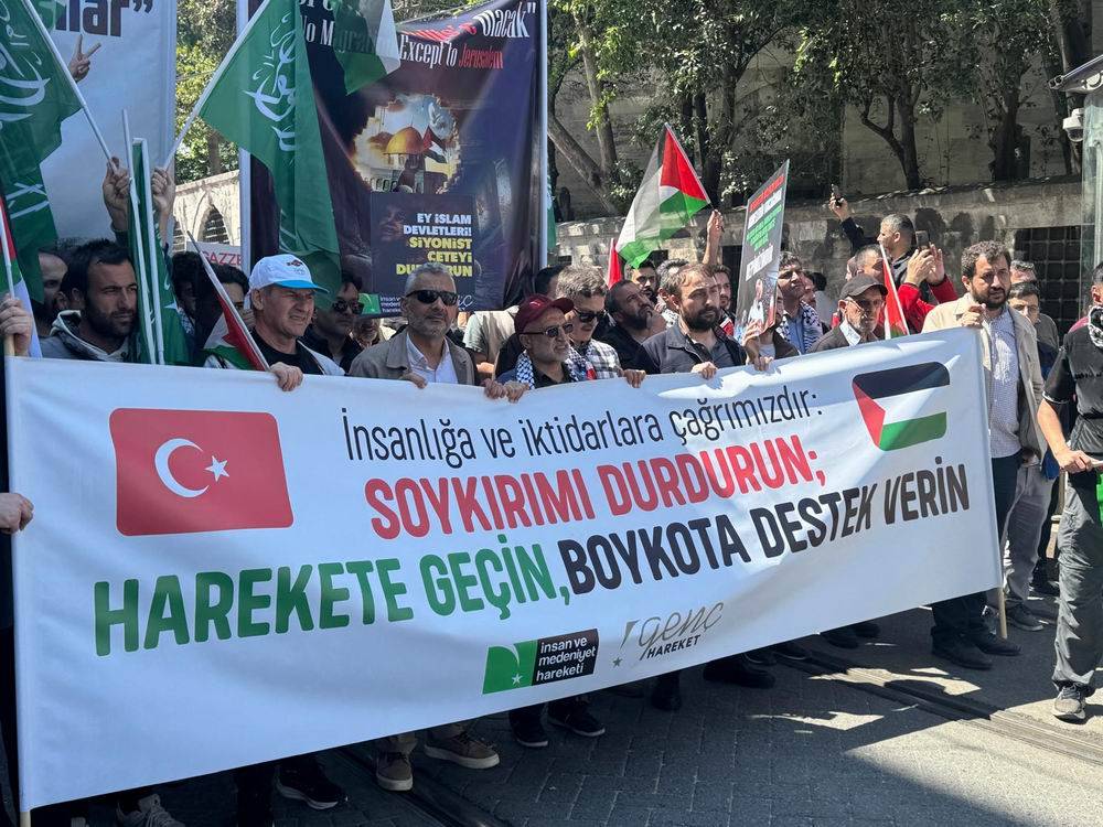 Onbinlerce Müslüman Gazze için Ayasofya'ya akın etti 8