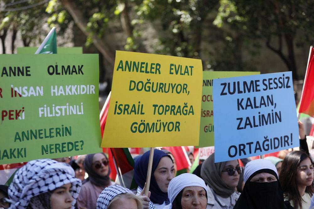 Onbinlerce Müslüman Gazze için Ayasofya'ya akın etti 9