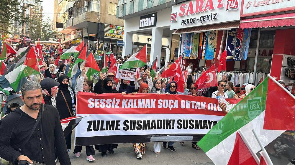 Antalya’da “Küresel Vicdan Yürüyüşü” gerçekleştirildi 12