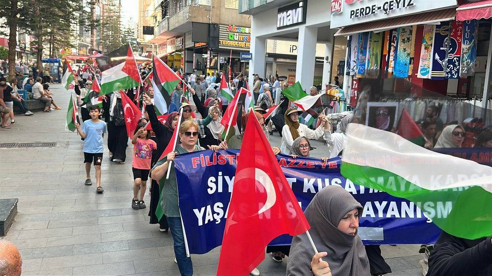 Antalya’da “Küresel Vicdan Yürüyüşü” gerçekleştirildi 16