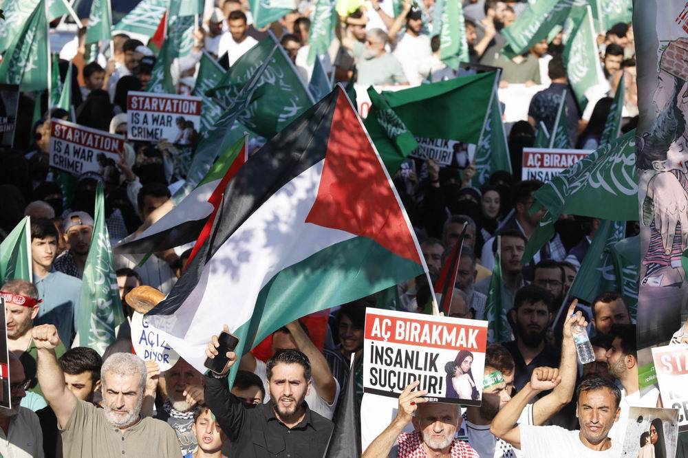 Müslümanlar, katil ABD’nin İstanbul konsolosluğuna yürüdü. 2