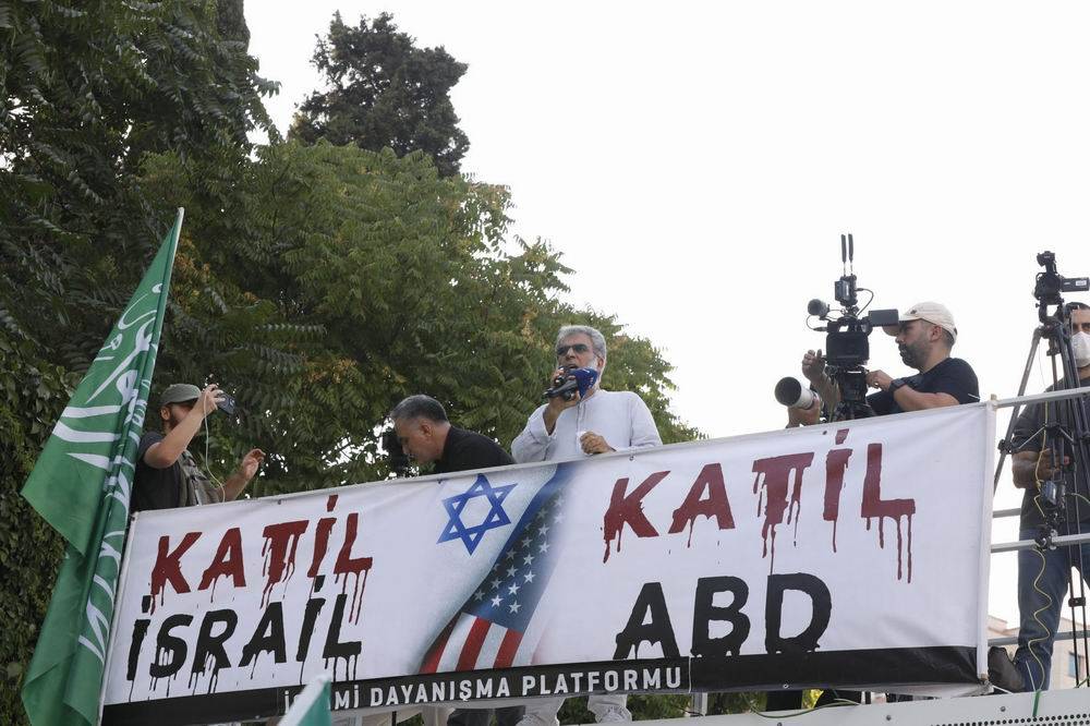 Müslümanlar, katil ABD’nin İstanbul konsolosluğuna yürüdü. 32