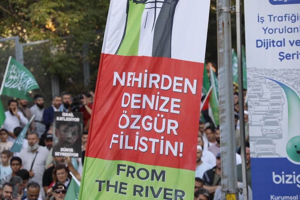 Müslümanlar, katil ABD’nin İstanbul konsolosluğuna yürüdü. 35