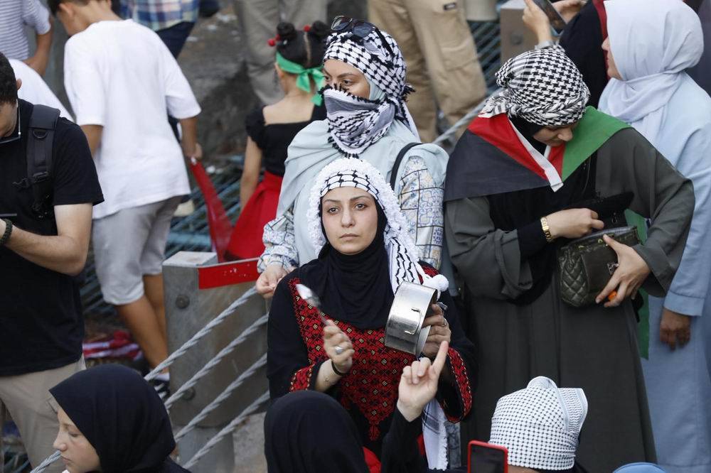 Müslümanlar, katil ABD’nin İstanbul konsolosluğuna yürüdü. 38