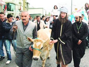 Üniversitede utandıran İnek Bayramı!