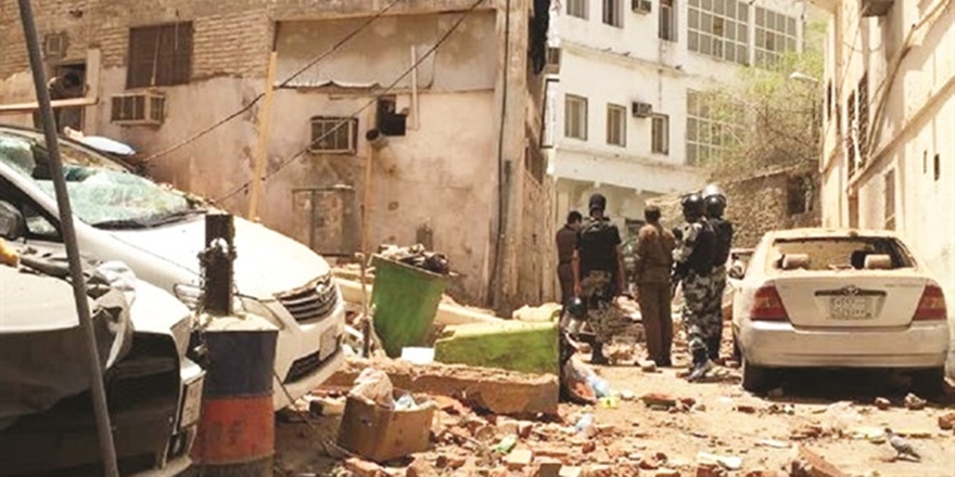 Mekke’de Canlı Bomba Kendisini Patlattı!