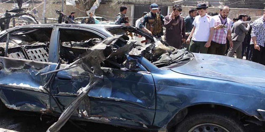 Afganistan'da Sivilleri Taşıyan Araca Bombalı Saldırı: 9 Ölü
