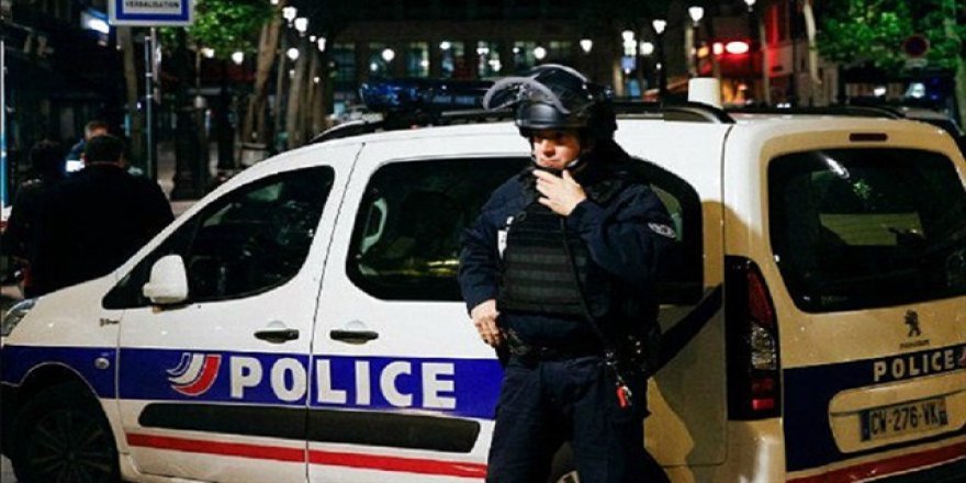 Fransa'da Cami Önünde Silahlı Çatışma