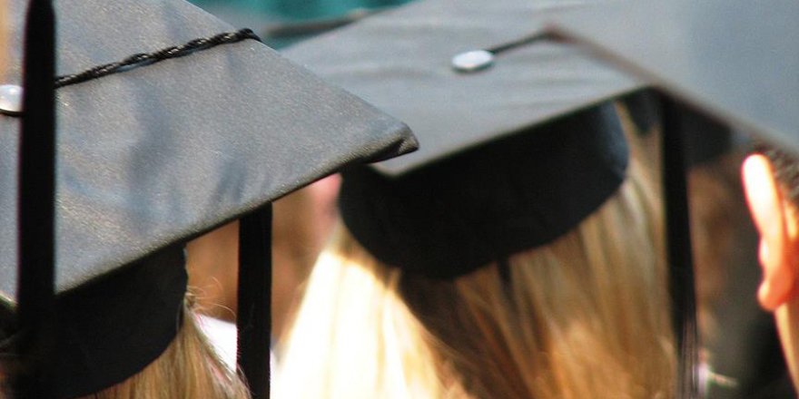 Hollanda'da Diploma Töreninde Başörtüsü Yasağı
