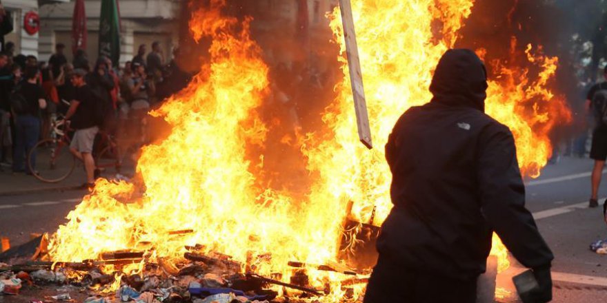Hamburg'da G20 Protestoları Sürüyor