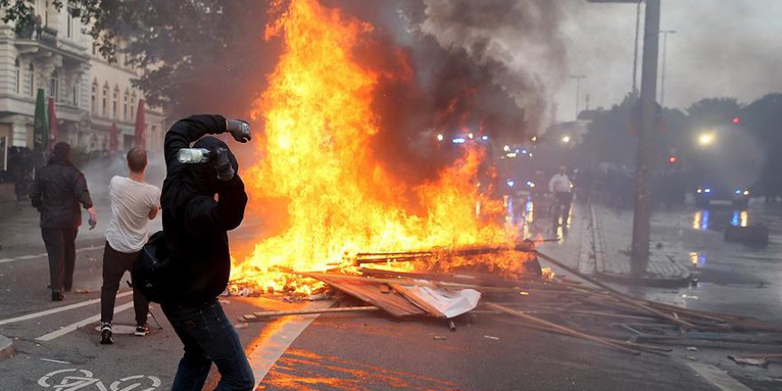 Hamburg'da 476 Polis Yaralandı, 411 Kişi Gözaltına Alındı