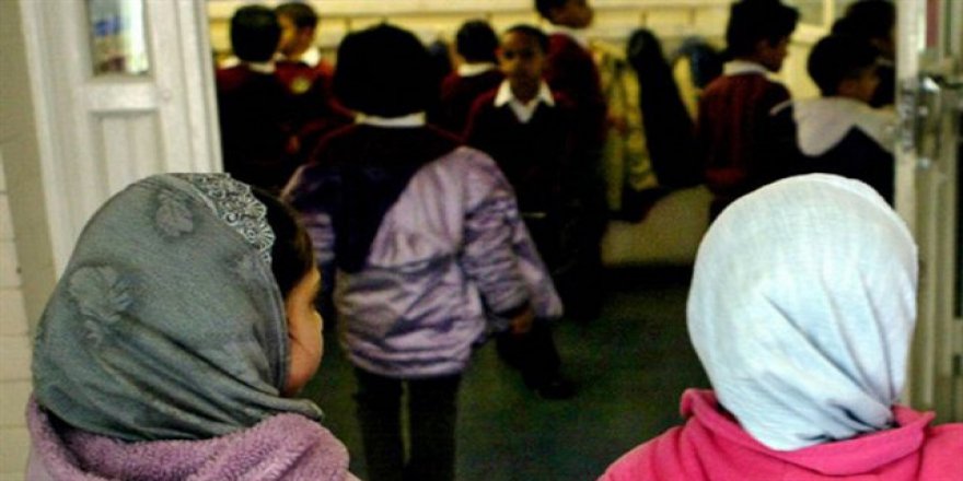 Hollanda'da Bir Okul Müslüman Öğrencilere Tazminat Ödeyecek
